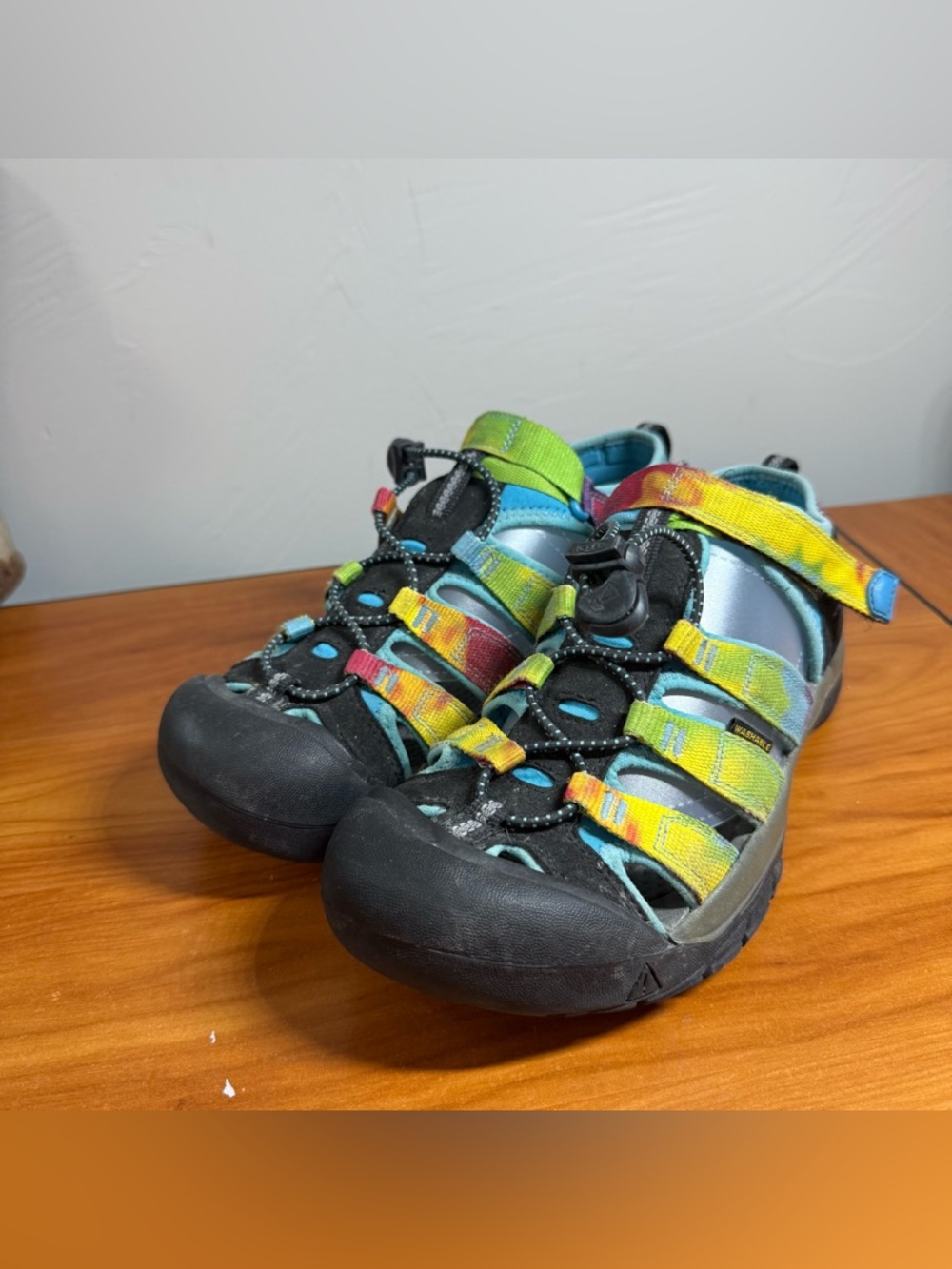 Keen Newport H2 Water Sandal Shoe Hiking Closed Toe Bungee Rainbow Tie Dye W6